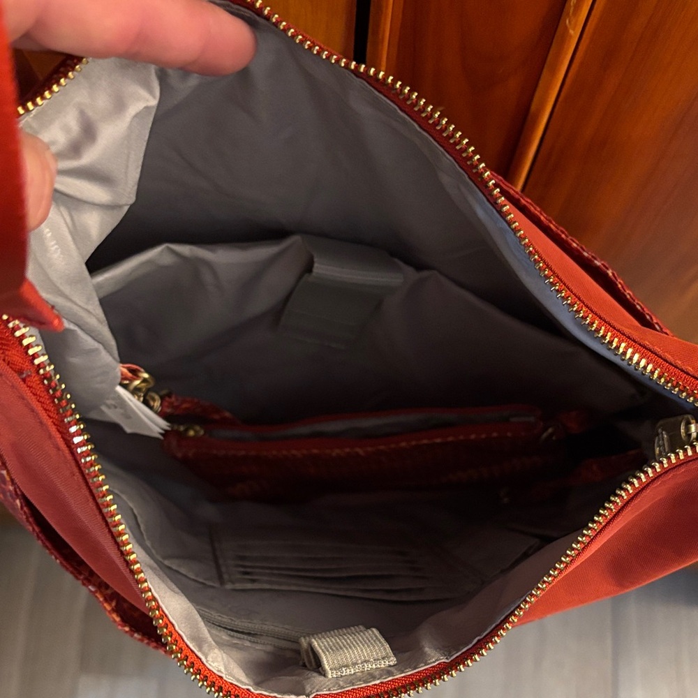 Baggallini crossbody- NWOT - Picture 2 of 5